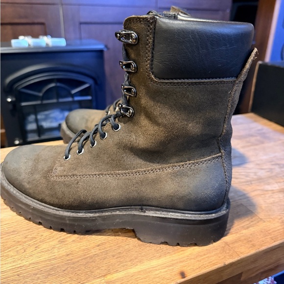 Thursday Explorers Size 8 - Picture 2 of 10